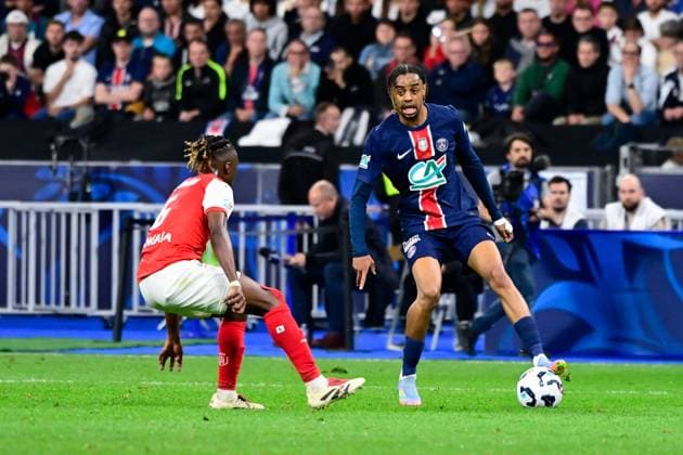 FOOTBALL : PSG vs Reims - Finale Coupe de France - 24 05 2025 Bradley Barcola ( 29 - PSG ) and Valentin ATANGANA EDOA ( 6 - Reims ) during the French Cup Final match between Paris Saint Germain and Stade de Reims at Stade de France on May 24 , 2025 in Saint Denis, France. ( Photo by Dante Badano PsnewZ ) - Saint DenisFrance  Copyright: xx