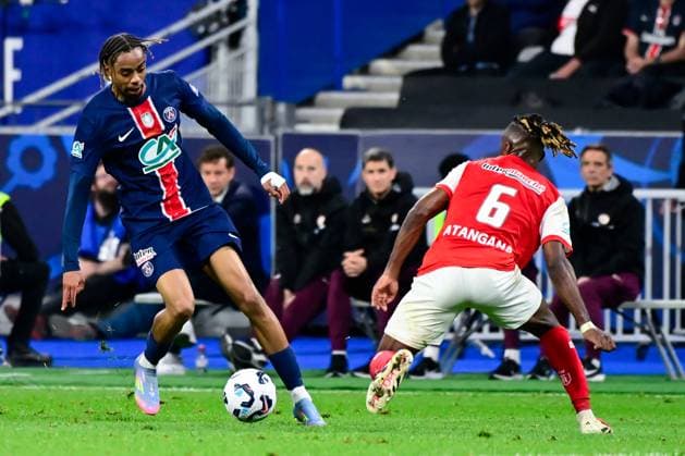 FOOTBALL : PSG vs Reims - Finale Coupe de France - 24 05 2025 Bradley Barcola ( 29 - PSG ) and Valentin ATANGANA EDOA ( 6 - Reims ) during the French Cup Final match between Paris Saint Germain and Stade de Reims at Stade de France on May 24 , 2025 in Saint Denis, France. ( Photo by Dante Badano PsnewZ ) - Saint DenisFrance  Copyright: xx