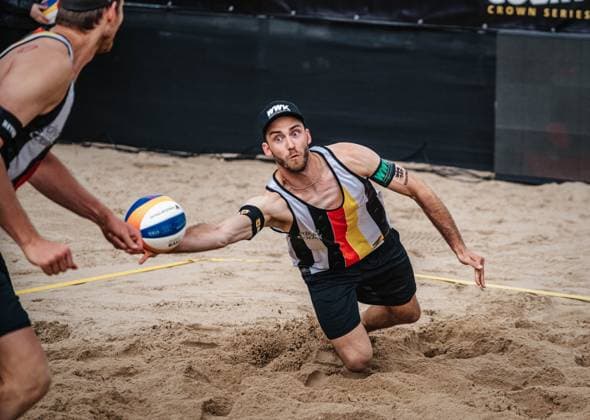Beacholleyball Herren King & Queen of the Court Hamburg 24.05.2025 Clemens Wickler retten den Ball einhändig Hamburg Active City Arena Hamburg Deutschland