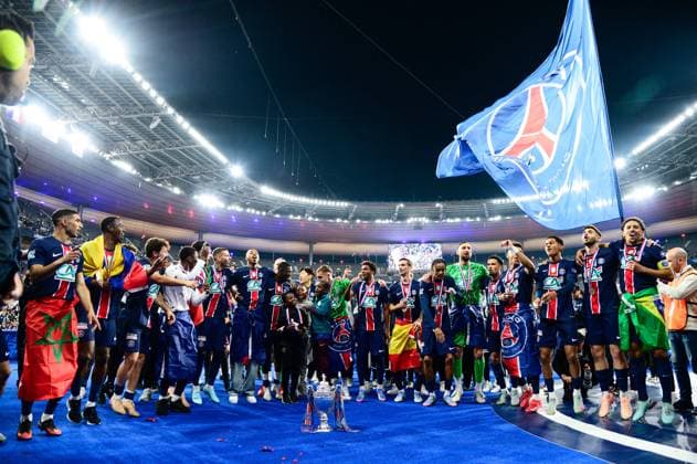 FOOTBALL : PSG vs Reims - Finale Coupe de France - 24 05 2025 PSG players celebrate their side s victory with french cup trophy after the French Cup Final match between Paris Saint Germain and Stade de Reims at Stade de France on May 24 , 2025 in Saint Denis, France. ( Photo by Dante Badano PsnewZ ) - Saint DenisFrance  Copyright: xx