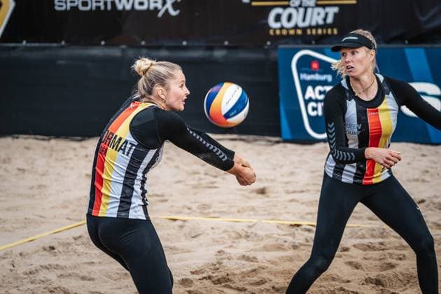 Beacholleyball Herren King & Queen of the Court Hamburg 24.05.2025 Anna-Chiara Reformat bei der Annahme Hamburg Active City Arena Hamburg Deutschland