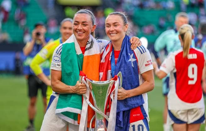 POR, Lissabon, Arsenal London vs FC Barcelona, Barca Women s Champions League, Fussball, UEFA, Spielzeit 2024 2025, Estadio Josà Alvalade, Finale, im Bild: Arsenal London gewinnt den UEFA-Champions-League-Pokal der Frauen, Katie McCabe (Arsenal London 11), Kim Little (Arsenal London 10) DFB DFL REGULATIONS PROHIBIT ANY USE OF PHOTOGRAPHS AS IMAGE SEQUENCES AND OR QUASI-VIDEO, 24.05.2025, Copyright: HMBxMedia HendrikxHamelau