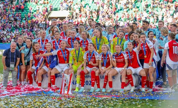 POR, Lissabon, Arsenal London vs FC Barcelona, Barca Women s Champions League, Fussball, UEFA, Spielzeit 2024 2025, Estadio Josà Alvalade, Finale, im Bild: Arsenal London gewinnt den UEFA-Champions-League-Pokal der Frauen DFB DFL REGULATIONS PROHIBIT ANY USE OF PHOTOGRAPHS AS IMAGE SEQUENCES AND OR QUASI-VIDEO, 24.05.2025, Copyright: HMBxMedia HendrikxHamelau