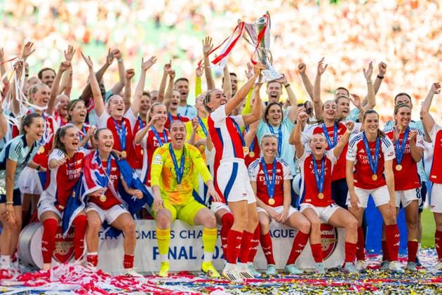 Sport Themen der Woche KW21 Sport Bilder des Tages 250524 Katie McCabe and players of Arsenal celebrate with the trophy after the UEFA Women s Champions League final match between Arsenal and Barcelona on May 24, 2025 in Lisbon. Photo: Vegard Grott BILDBYRAN kod VG VG0752 bbeng champions league finale finalen final mesterligaen dam football fotball fotboll soccer fcb barcelona arsenal final 2025 jubel *** 250524 Katie McCabe and players of Arsenal celebrate with the trophy after the UEFA Women s Champions League final match between Arsenal and Barcelona on May 24, 2025 in Lisbon Photo Vegard Grott BILDBYRAN kod VG VG0752 bbeng champions league finale finalen final mesterligaen dam football fotball fotboll soccer fcb barcelona arsenal final 2025 jubel  Copyright: VEGARDxGRoTT BB250524VG079