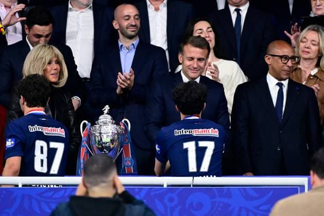 FOOTBALL : PSG vs Reims - Finale Coupe de France - 24 05 2025 Emmanuel Macron ( French president ) and Vitinha Vitor Machado ( 17 - PSG ) during the French Cup Final match between Paris Saint Germain and Stade de Reims at Stade de France on May 24 , 2025 in Saint Denis, France. ( Photo by Dante Badano PsnewZ ) - Saint DenisFrance  Copyright: xx