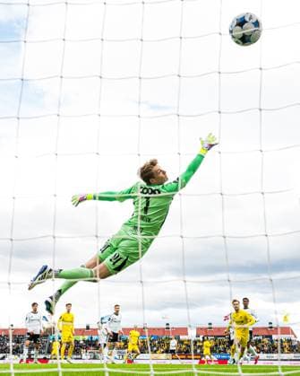 250524 Ulrik Saltnes of Bodo Glimt scores the 4-0 goal behind goalkeeper Sander Tangvik of Rosenborg during the Eliteserien match between Bodo Glimt and Rosenborg on May 24, 2025 in Bodo. Photo: Marius Simensen BILDBYRAN COP 238 bbeng bodo glimt eliteserien football fotball fotboll rosenborg soccer Copyright: MARIUSxSIMENSEN BB250524ZI014