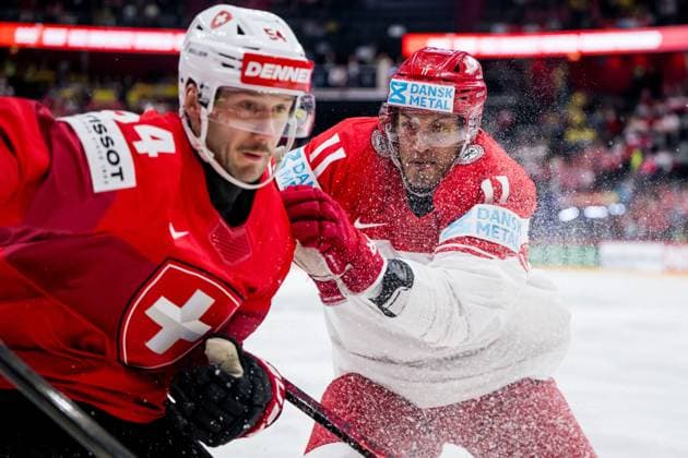 Sport Themen der Woche KW21 Sport Bilder des Tages 250524 Christian Marti of Switzerland and Alexander True of Denmark during the 2025 IIHF Ice hockey, Eishockey World Championship, WM, Weltmeisterschaft semifinal game between Switzerland and Denmark on May 24, 2025 in Stockholm. Photo: Maxim Thore BILDBYRAN kod MT SH0626 ishockey ice hockey ishockey-vm 2025 vm 2025 iihf world championship switzerland schweiz danmark denmark bbeng bbauto *** 250524 Christian Marti of Switzerland and Alexander True of Denmark during the 2025 IIHF Ice Hockey World Championship semifinal game between Switzerland and Denmark on May 24, 2025 in Stockholm Photo Maxim Thore BILDBYRAN kod MT SH0626 ishockey ice hockey ishockey vm 2025 vm 2025 iihf world championship switzerland schweiz danmark denmark bbeng bbauto  Copyright: MAXIMxTHORE BB250524MT104