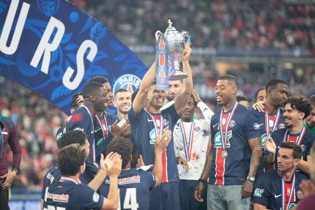May 24, 2025, Saint-Denis, Seine-Saint-Denis, France: Achraf Hakimi lifting the cup. Saint-Denis France - ZUMAp284 20250524_zip_p284_036 Copyright: xMickaelxPintax