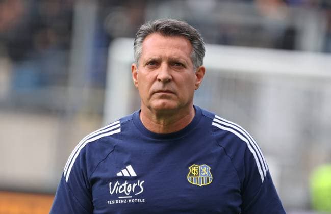 23.05.2025, Fussball, Herren, 2. Bundesliga-Relegation, Relegationsspiel, Saison 2024 2025, 1. FC Saarbrücken - Eintracht Braunschweig, Trainer Alois Schwartz (1. FC Saarbruecken) Saarbrücken Ludwigsparkstadion Saarland Deutschland (DE) Copyright: xFabianxKleerx