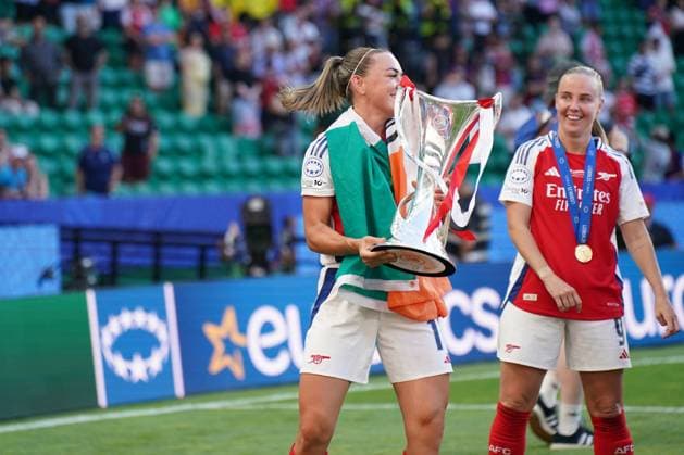 2025 UEFA Women s Champions League Final: Arsenal WFC vs. FC Barcelona, Barca Femeni Katie McCabe of Arsenal WFC celebrates, as they are crowned winners of the 2025 UEFA Women s Champions League Final: Arsenal WFC vs. FC Barcelona Femeni on 24 May 2025, at Jose Alvalade Stadium, in Lisbon, Portugal Copyright: xAlexandraxFechetex DSC05270