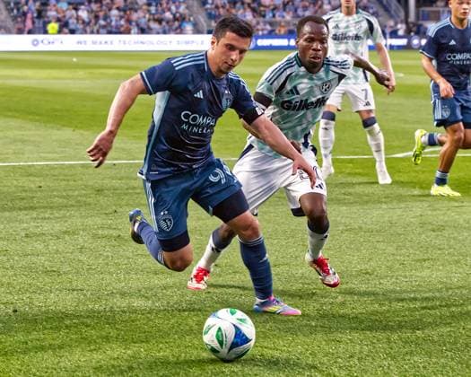 May 24, 2025, Kansas City, Kansas, USA: Sporting KC forward SHAPI SULEYMANOV 93 (front-l) leads the offense against New England Revolution midfielder ALHASSAN YUSUF 80 (behind-r) during the first half of the game at Children s Mercy Park in Kansas City, KS, on May 24, 2025. Kansas City USA - ZUMAh139 20250524_zap_h139_001 Copyright: xSerenaxS.Y.xHsux