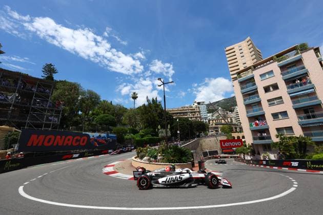 23.05.2025, xrarjax, Motorsport FIA Formel 1, Großer Preis von Monaco 2025 v.l. Oliver Bearman (MoneyGram Haas F1 Team) Startnummer 87 (FIA REGULATIONS PROHIBIT ANY USE OF PHOTOGRAPHS as IMAGE SEQUENCES and or QUASI-VIDEO) Monte Carlo