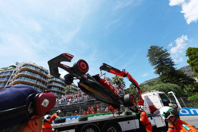 23.05.2025, xrarjax, Motorsport FIA Formel 1, Großer Preis von Monaco 2025 v.l. Unfall Lewis Hamilton (Ferrari) Startnummer 44 in FP3 (FIA REGULATIONS PROHIBIT ANY USE OF PHOTOGRAPHS as IMAGE SEQUENCES and or QUASI-VIDEO) Monte Carlo