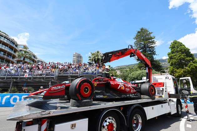 23.05.2025, xrarjax, Motorsport FIA Formel 1, Großer Preis von Monaco 2025 v.l. Unfall Lewis Hamilton (Ferrari) Startnummer 44 in FP3 (FIA REGULATIONS PROHIBIT ANY USE OF PHOTOGRAPHS as IMAGE SEQUENCES and or QUASI-VIDEO) Monte Carlo