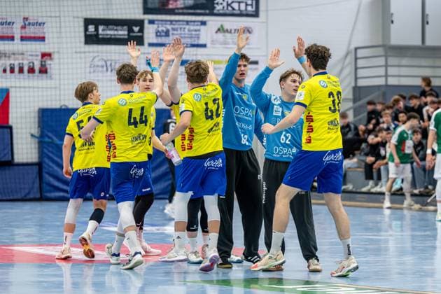 Jugendbundesliga A-Jugend männlich (Qualifikation); HSG Dutenhofen Münchholzhausen - HC Empor Rostock, 24.05.25 HC Empor Rostock beim Einlaufen in das Sportzentrum Hüttenberg zur Jugendbundesliga Qualifikation der männlichen A-Jugend Jugendbundesliga A-Jugend männlich (Qualifikation); HSG Dutenhofen Münchholzhausen - HC Empor Rostock: Hüttenberg, 24.05.25