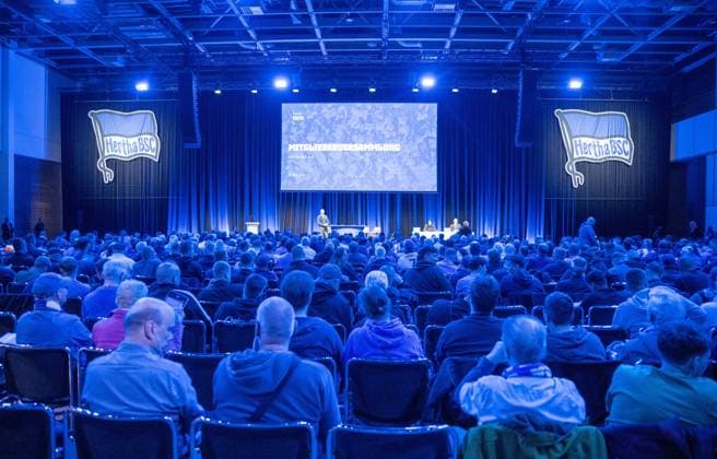 Fußball, Herren, Saison 2024 25, Hertha BSC, Ordentliche Mitgliederversammlung in der Halle 22b der Messe Berlin, Blick in den Saal, 25.05. 2025,