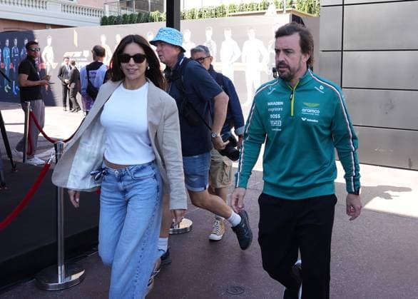 Formel 1 Grand Prix Monaco 2025 25.05.2025, Circuit de Monaco, Monte Carlo, Formel 1 Grand Prix Monaco 2025 ,im Bild Fernando Alonso (ESP), Aston Martin Aramco Cognizant Formula One Team mit Freundin Melissa Jimenez.