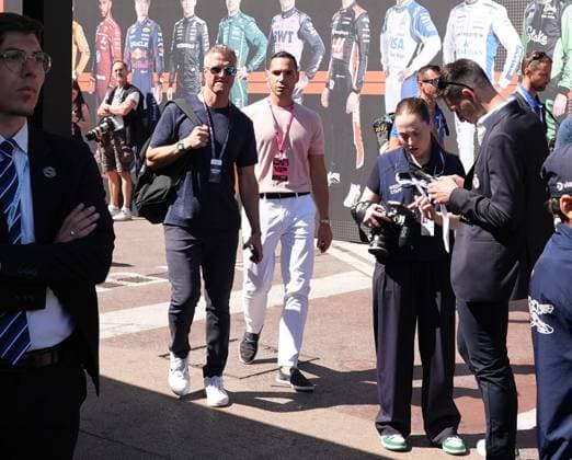 Formel 1 Grand Prix Monaco 2025 25.05.2025, Circuit de Monaco, Monte Carlo, Formel 1 Grand Prix Monaco 2025 ,im Bild Sky Deutschland Experte Ralf Schumacher mit Partner Etienne Bousquet-Cassagne.