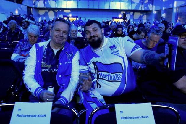 DEU, DFL, 2. FBL, Hertha BSC, Mitgliederversammlung, 25.05.2025, Messe Berlin, Berlin, DEU, DFL, 2. FBL, Hertha BSC, Mitgliederversammlung, im Bild Hertha-BSC Fans DFL - regulations prohibit any use of Photographs as image sequences and or quasi-video
