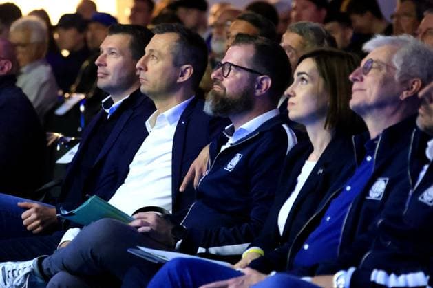 DEU, DFL, 2. FBL, Hertha BSC, Mitgliederversammlung, 25.05.2025, Messe Berlin, Berlin, DEU, DFL, 2. FBL, Hertha BSC, Mitgliederversammlung, im Bild Benjamin Weber (Sportdirektor, Hertha BSC Berlin), Praesident Fabian Drescher (Hertha BSC Berlin), Ralf Huschen (Hertha Geschaeftsfuehrung), Anne Noske (Hertha BSC,Vize-Praesidentin), Dr. Ralf Thaeter (Hertha BSC) DFL - regulations prohibit any use of Photographs as image sequences and or quasi-video