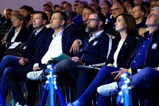 DEU, DFL, 2. FBL, Hertha BSC, Mitgliederversammlung, 25.05.2025, Messe Berlin, Berlin, DEU, DFL, 2. FBL, Hertha BSC, Mitgliederversammlung, im Bild Benjamin Weber (Sportdirektor, Hertha BSC Berlin), Praesident Fabian Drescher (Hertha BSC Berlin), Ralf Huschen (Hertha Geschaeftsfuehrung), Anne Noske (Hertha BSC,Vize-Praesidentin) DFL - regulations prohibit any use of Photographs as image sequences and or quasi-video