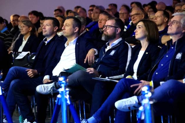 DEU, DFL, 2. FBL, Hertha BSC, Mitgliederversammlung, 25.05.2025, Messe Berlin, Berlin, DEU, DFL, 2. FBL, Hertha BSC, Mitgliederversammlung, im Bild Benjamin Weber (Sportdirektor, Hertha BSC Berlin), Praesident Fabian Drescher (Hertha BSC Berlin), Ralf Huschen (Hertha Geschaeftsfuehrung), Anne Noske (Hertha BSC,Vize-Praesidentin), Dr. Ralf Thaeter (Hertha BSC) DFL - regulations prohibit any use of Photographs as image sequences and or quasi-video