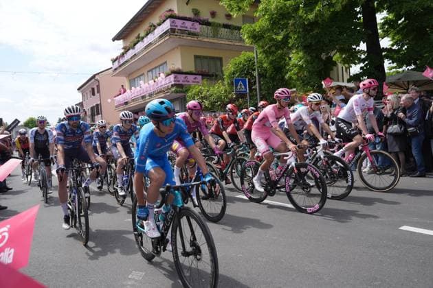 The pack at the stage 15 of the Giro d™Italia from Fiume Veneto to Asiago, Italy - Sunday, May 25, 2025. - cycling.  Copyright: xGianmattiaxD alberto Lapressex