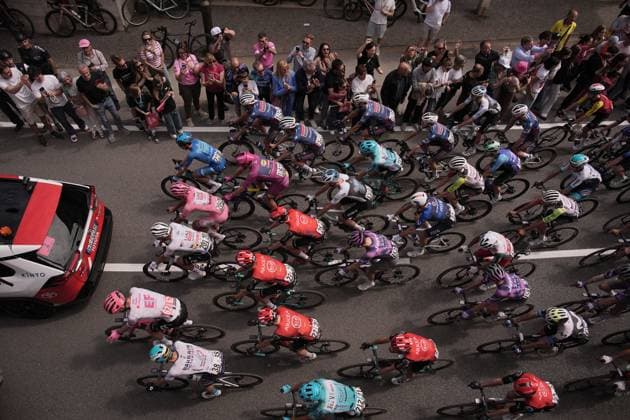 The pack at the stage 15 of the Giro d™Italia from Fiume Veneto to Asiago, Italy - Sunday, May 25, 2025. - cycling.  Copyright: xMarcoxAlpozzi LaPressex