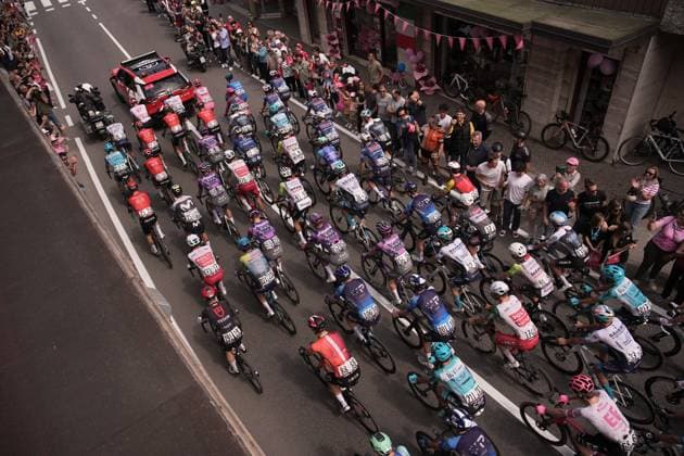 The pack at the stage 15 of the Giro d™Italia from Fiume Veneto to Asiago, Italy - Sunday, May 25, 2025. - cycling.  Copyright: xMarcoxAlpozzi LaPressex