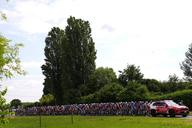 The pack during the stage 15 of the Giro d™Italia from Fiume Veneto to Asiago, Italy - Sunday, May 25, 2025. - cycling.  Copyright: xFabioxFerrari Lapressex