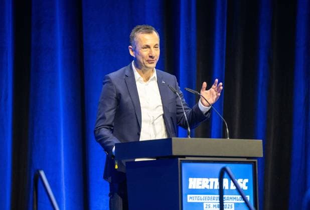 Fußball, Herren, Saison 2024 25, Hertha BSC, Ordentliche Mitgliederversammlung in der Halle 22b der Messe Berlin, Geschäftsführer Ralf Huschen (Hertha BSC), 25.05. 2025,