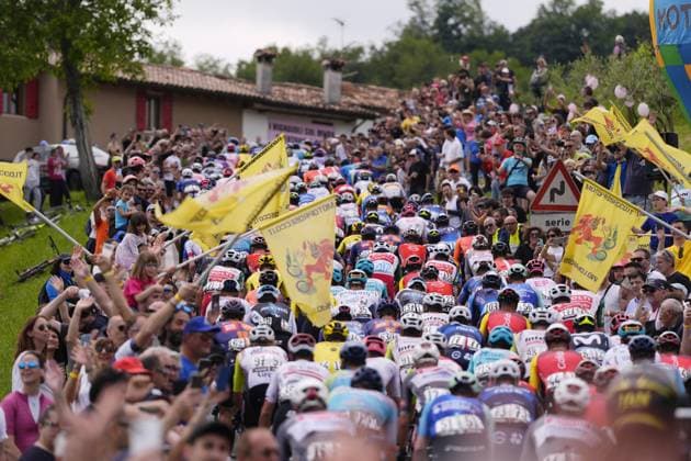 The pack during the stage 15 of the Giro d™Italia from Fiume Veneto to Asiago, Italy - Sunday, May 25, 2025. - cycling.  Copyright: xFabioxFerrari Lapressex
