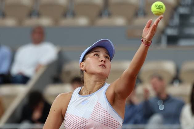 May 25, 2025, Paris, Celestynow, France: KAMILLA RAKHIMOVA during the match against Aryna Sabalenka in the first round of French Open 2025 at Roland Garros in Paris. Rakhimova lost 1:6, 0:6 Paris France - ZUMAc278 20250525_zsp_c278_001 Copyright: xMarcinxCholewinskix