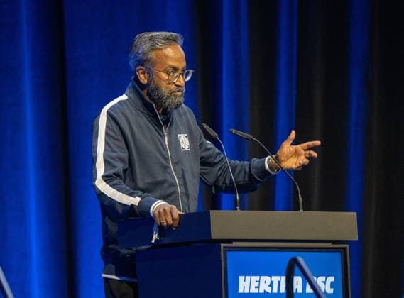 Fußball, Herren, Saison 2024 25, Hertha BSC, Ordentliche Mitgliederversammlung in der Halle 22b der Messe Berlin, Präsidiumsmitglied Saravanan Sundaram (Hertha BSC), 25.05. 2025,