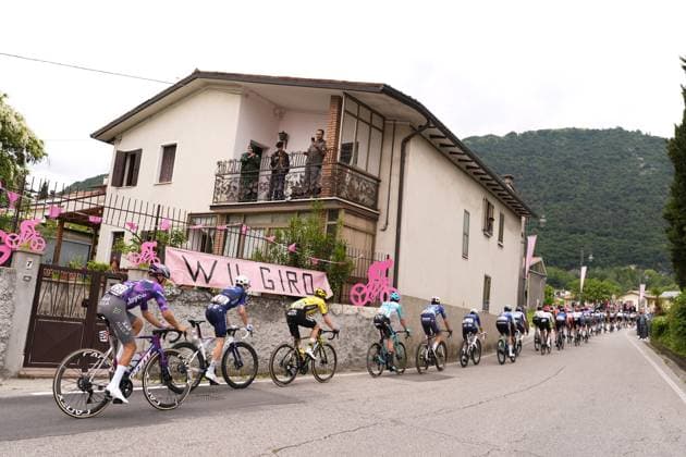 The pack during the stage 15 of the Giro d™Italia from Fiume Veneto to Asiago, Italy - Sunday, May 25, 2025. - cycling.  Copyright: xFabioxFerrari Lapressex