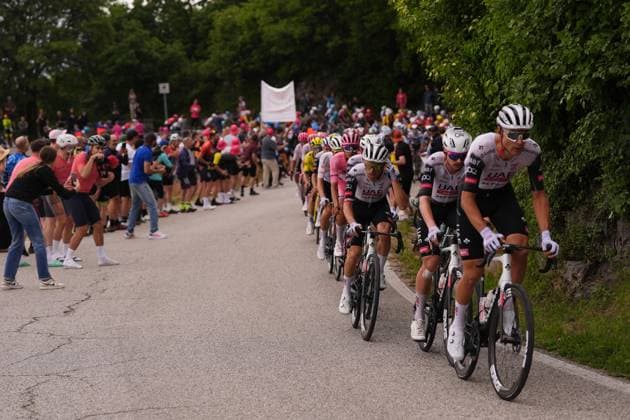 The pack during the stage 15 of the Giro d™Italia from Fiume Veneto to Asiago, Italy - Sunday, May 25, 2025. - cycling.  Copyright: xFabioxFerrari Lapressex