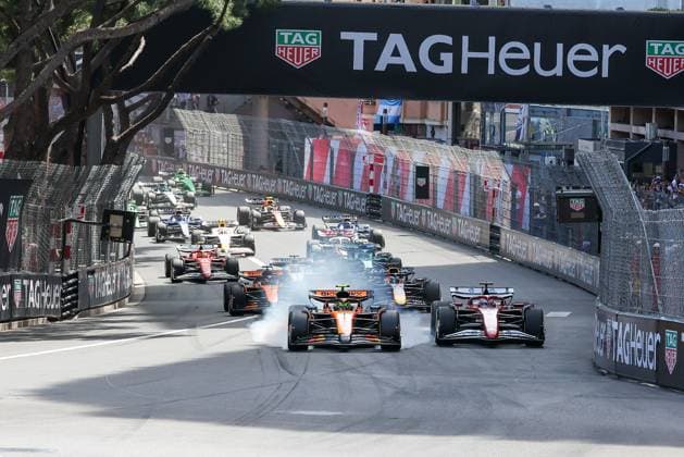 Start, Lando Norris (McLaren Formula 1 Team), Charles Leclerc (Scuderia Ferrari HP), Oscar Piastri (McLaren Formula 1 Team), Max Verstappen (Oracle Red Bull Racing), Rennen, Grosser Preis von Monaco, Motorsport, Herren, Formel 1, 25.05.2025 Monte Carlo Monaco MCO
