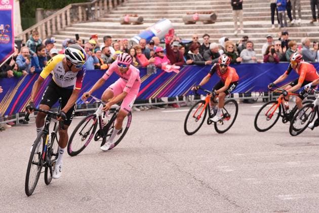 Bernal Gomez Egan Arley of Ineos Grenadiers and Del Toro Romero Isaac of Uae Team Emirates Xrg, pink jersey, during the stage 15 of the Giro d™Italia from Fiume Veneto to Asiago, Italy - Sunday, May 25, 2025. - cycling.  Copyright: xFabioxFerrari LaPressex