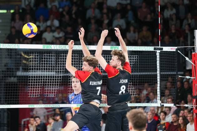 Joscha Kunstmann (Deutschland, 07) und Filip John (Deutschland, 08) am Netz, GER, Deutschland vs. Italien, Volleyball, Herren, Laenderspiel, Saison 2024 2025, 25.05.2025, GER, Deutschland vs. Italien, Volleyball, Herren, Laenderspiel, Saison 2024 2025, 25.05.2025 Muenchen Copyright: xEibner-Pressefoto JennixMaulx EP_JML