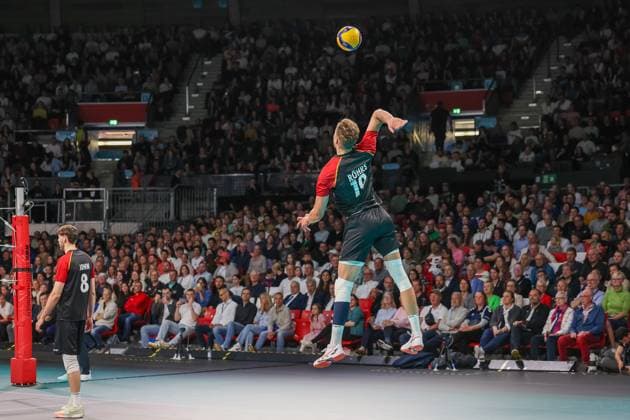 Erik Roehrs (Deutschland, 19) beim Aufschlag, GER, Deutschland vs. Italien, Volleyball, Herren, Laenderspiel, Saison 2024 2025, 25.05.2025, GER, Deutschland vs. Italien, Volleyball, Herren, Laenderspiel, Saison 2024 2025, 25.05.2025 Muenchen Copyright: xEibner-Pressefoto JennixMaulx EP_JML