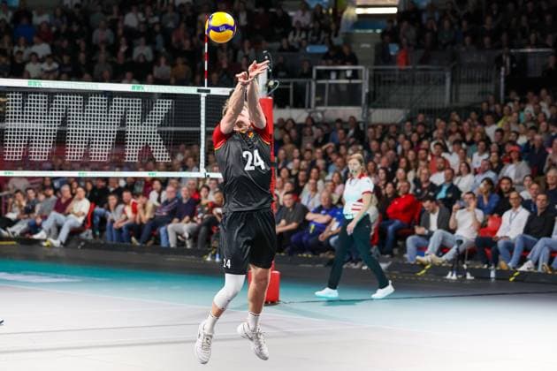 Eric Burggraef (Deutschland, 24) nimmt Ball an, GER, Deutschland vs. Italien, Volleyball, Herren, Laenderspiel, Saison 2024 2025, 25.05.2025, GER, Deutschland vs. Italien, Volleyball, Herren, Laenderspiel, Saison 2024 2025, 25.05.2025 Muenchen Copyright: xEibner-Pressefoto JennixMaulx EP_JML