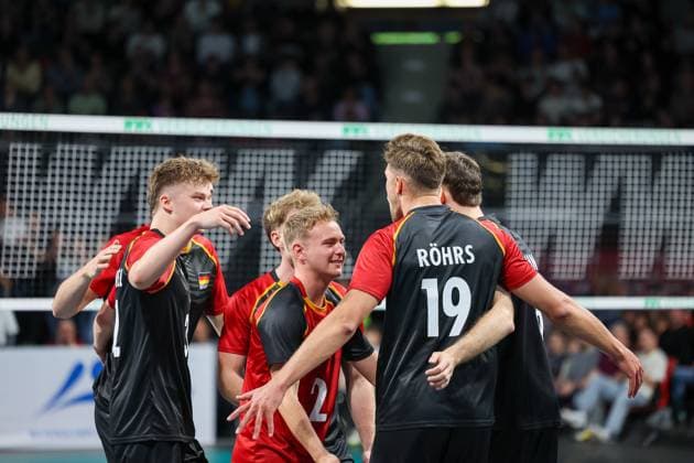 Das deutsche Team bejubelt einen Punktgewinn, GER, Deutschland vs. Italien, Volleyball, Herren, Laenderspiel, Saison 2024 2025, 25.05.2025, GER, Deutschland vs. Italien, Volleyball, Herren, Laenderspiel, Saison 2024 2025, 25.05.2025 Muenchen Copyright: xEibner-Pressefoto JennixMaulx EP_JML