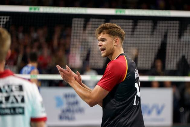 Volleyball Laenderspiel Maenner, Deutschland vs. Italien, 25.05.2025 Erik Roehrs (GER, 19) jubelt und motiviert seine Mitspieler Volleyball Laenderspiel Maenner, Deutschland vs. Italien, 25.05.2025, BMW Park, Muenchen. Copyright: xBEAUTIFULxSPORTSx Pajonkx