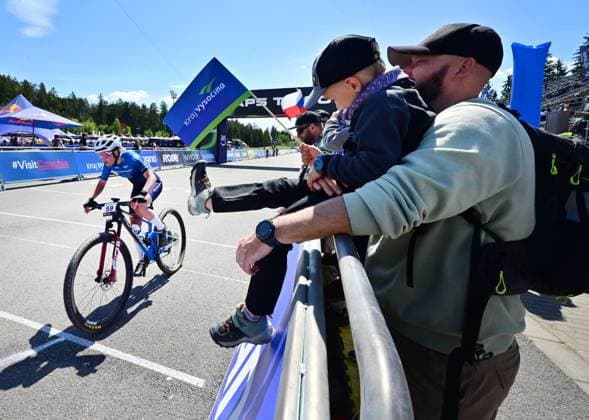 Mona Mitterwallner of Austria (left) competes during women elite race during Mountain bike cross country World Cup event, Nove Mesto na Morave, Czech Republic, May 25, 2025. (CTKxPhoto LubosxPavlicek) CTKPhotoP2025052503632  CTKPhotoP2025052503632
