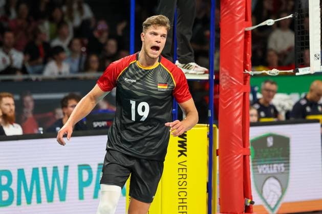 Erik Roehrs (Deutschland, 19) bejubelt einen Punktgewinn, GER, Deutschland vs. Italien, Volleyball, Herren, Laenderspiel, Saison 2024 2025, 25.05.2025, GER, Deutschland vs. Italien, Volleyball, Herren, Laenderspiel, Saison 2024 2025, 25.05.2025 Muenchen Copyright: xEibner-Pressefoto JennixMaulx EP_JML