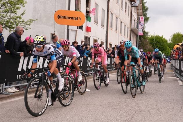 Del Toro Romero Isaac of Uae Team Emirates Xrg, pink jersey, during the stage 15 of the Giro d™Italia from Fiume Veneto to Asiago, Italy - Sunday, May 25, 2025. - cycling.  Copyright: xFabioxFerrari LaPressex