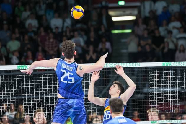 Mattia Boninfante (Italien, 26) mit Giovanni Gargiulo (Italien, 25), GER, Deutschland vs. Italien, Volleyball, Herren, Laenderspiel, Saison 2024 2025, 25.05.2025, GER, Deutschland vs. Italien, Volleyball, Herren, Laenderspiel, Saison 2024 2025, 25.05.2025 Muenchen Copyright: xEibner-Pressefoto JennixMaulx EP_JML