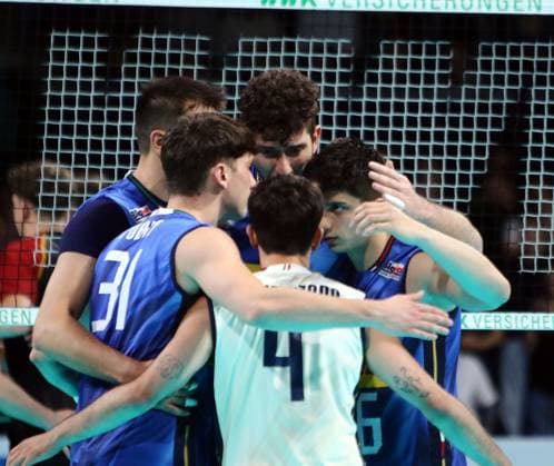 Freude der Ital. Mannschaft nach Punktgewinn He-Volleyball, Laenderspiel Deutschland vs Italien, BMW Park, Muenchen, 25.05.25, Copyright: WolfgangxFehrmann