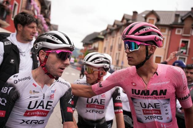 Del Toro Romero Isaac of Uae Team Emirates Xrg, pink jersey, Yates Simon Philip of Team Visma, Majka Rafal of Uae Team Emirates Xrg during the stage 15 of the Giro d™Italia from Fiume Veneto to Asiago, Italy - Sunday, May 25, 2025. - cycling.  Copyright: xMarcoxAlpozzix