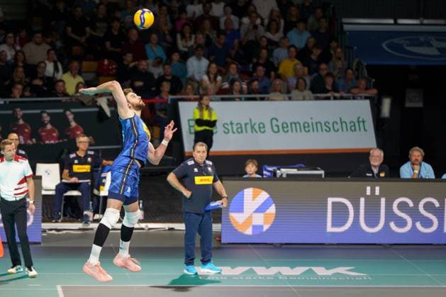 Volleyball Laenderspiel Maenner, Deutschland vs. Italien, 25.05.2025 Kamil Rychlicki (ITA, 11) bei einem Aufschlag Volleyball Laenderspiel Maenner, Deutschland vs. Italien, 25.05.2025, BMW Park, Muenchen. Copyright: xBEAUTIFULxSPORTSx Pajonkx